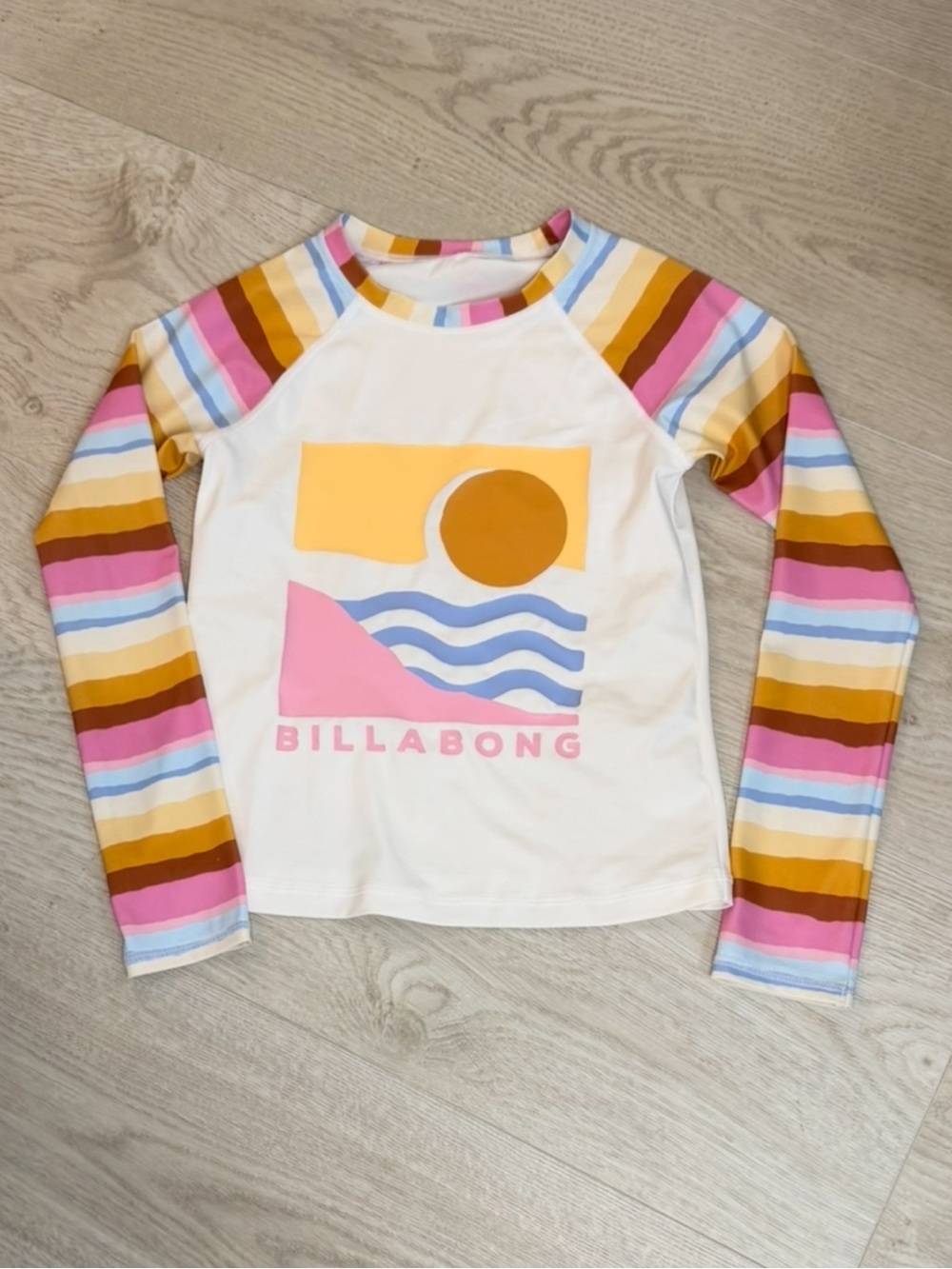 *Billabong Kids Rising Sun LS Rashguard
Size 10* Excellent Condition - Picture 2 of 3